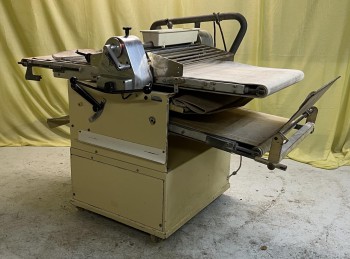 Тестораскаточная машина Seewer Rondo бывшая в употреблении пекарня